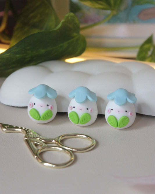 Ponky Bluebell 🍃 spirits desk friend