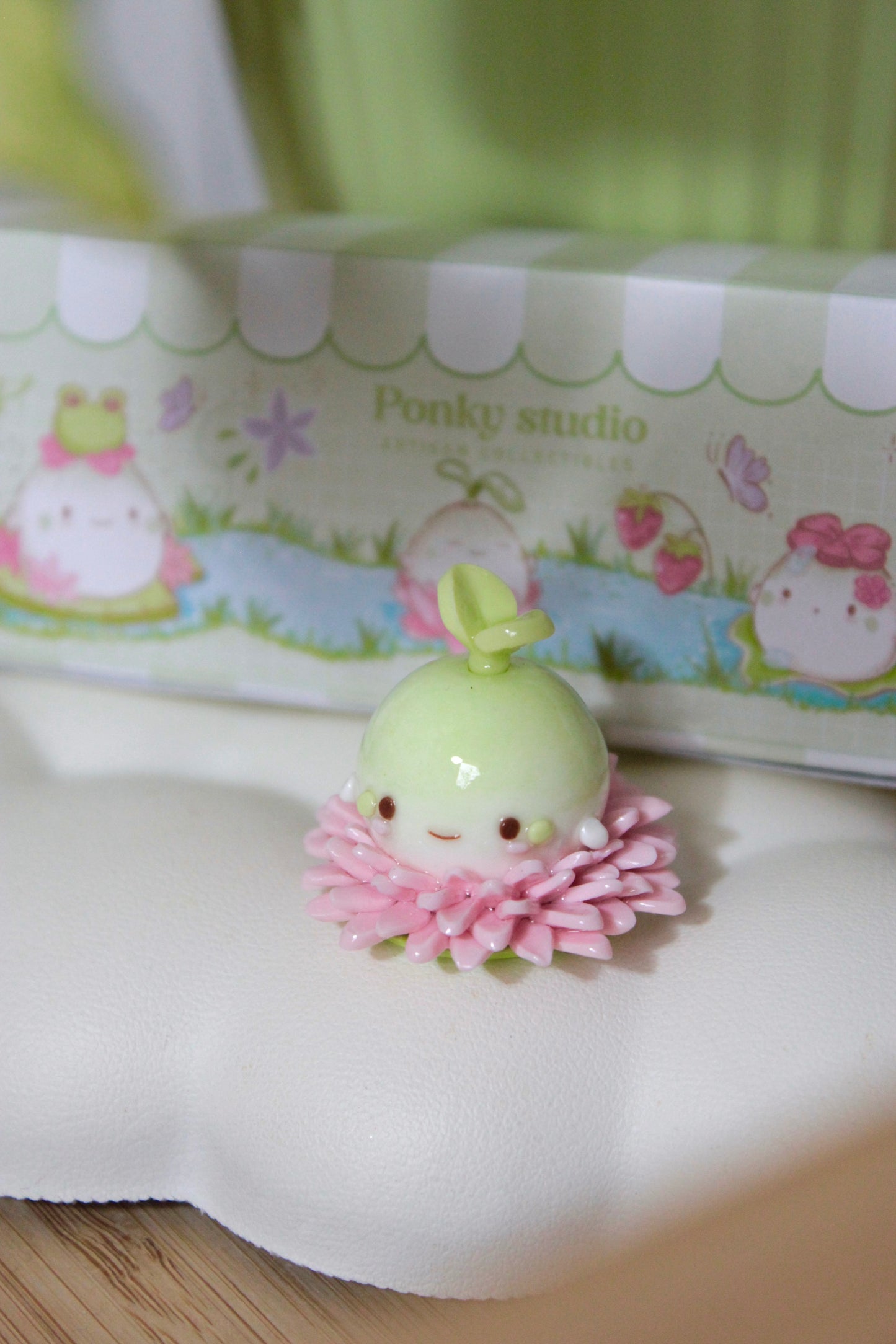 Smol Pinky Clover Sprout Spirit Desk Friend
