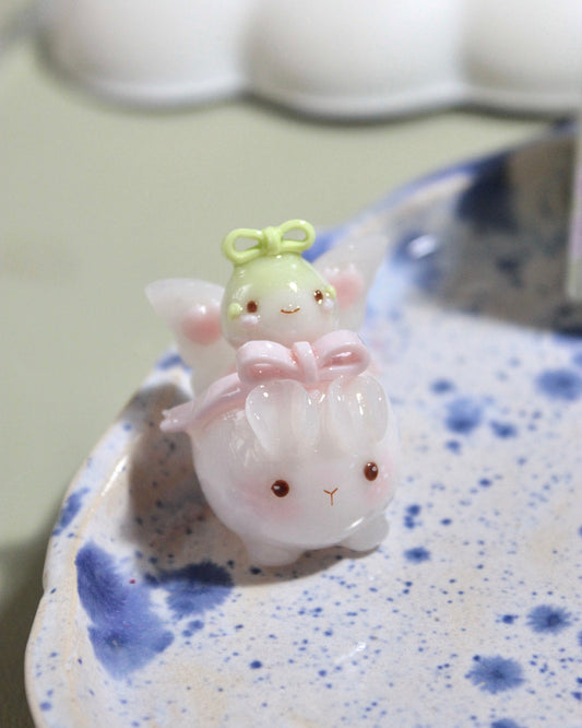 Besties 🐇🌱🍀 desk friend