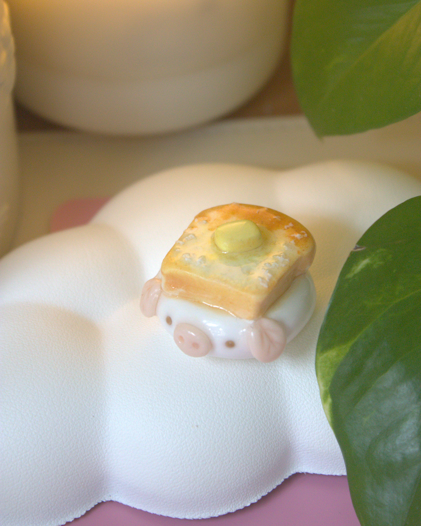Moo toast desk figurine